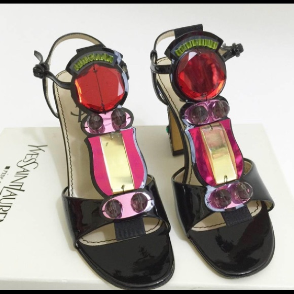 Vintage YSL Patent Leather Jeweled T strap sandals in a size 41. - Picture 7 of 12